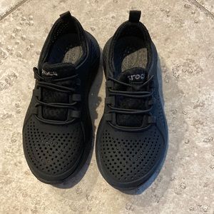 Crocs tennis shoes for little boys